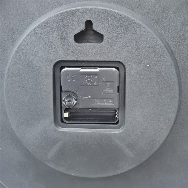 12英寸圆形动物装饰设计面时尚黑白家居客厅静音数字石英挂钟详情图3