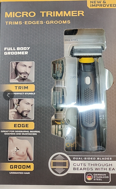 Men's razor detail image 1