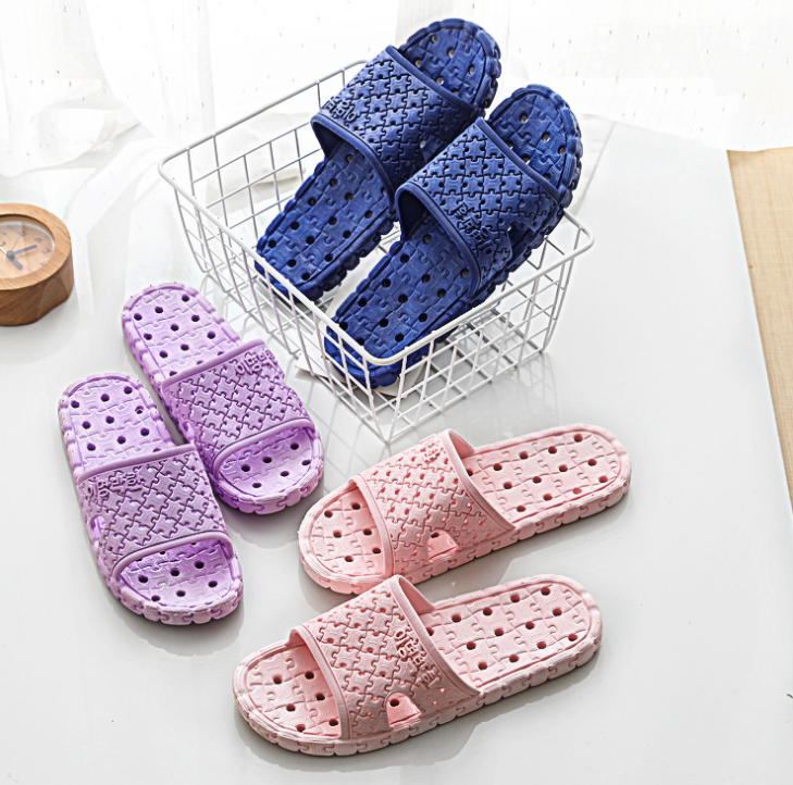 Four Seasons Bathing Internet Celebrity thickened breathable indoor water leakage hole slippers detail image 2
