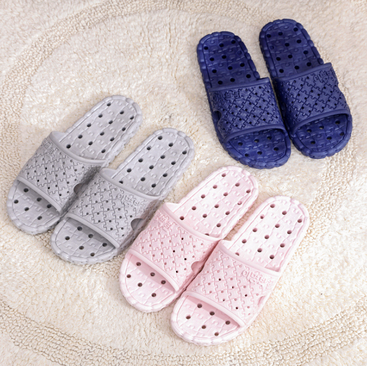Four Seasons Bathing Internet Celebrity thickened breathable indoor water leakage hole slippers detail image 5
