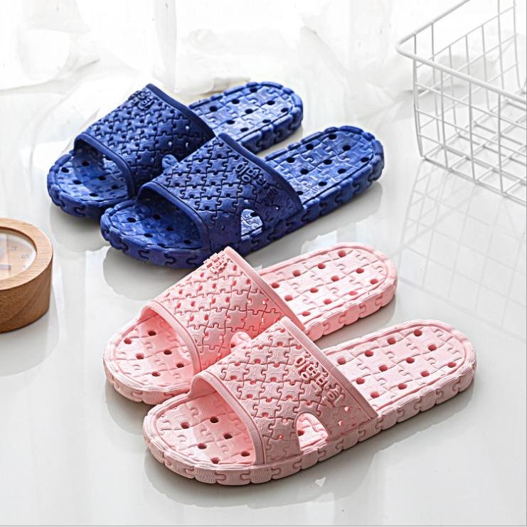 Four Seasons Bathing Internet Celebrity thickened breathable indoor water leakage hole slippers detail image 3