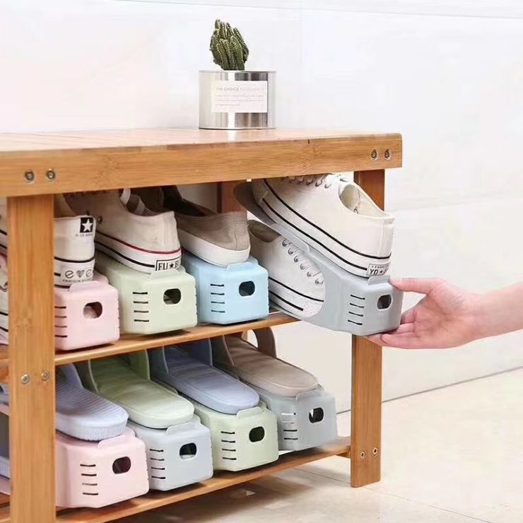 Adjustable shoe rack
