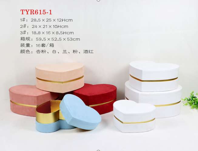 Heart Velvet Gift Box Gift Box full figure