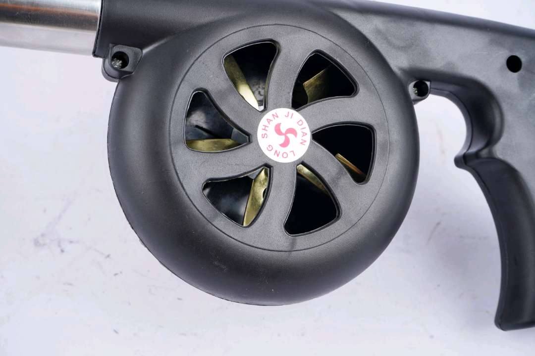 Hand-Cranked Gun Blower Application Scenario