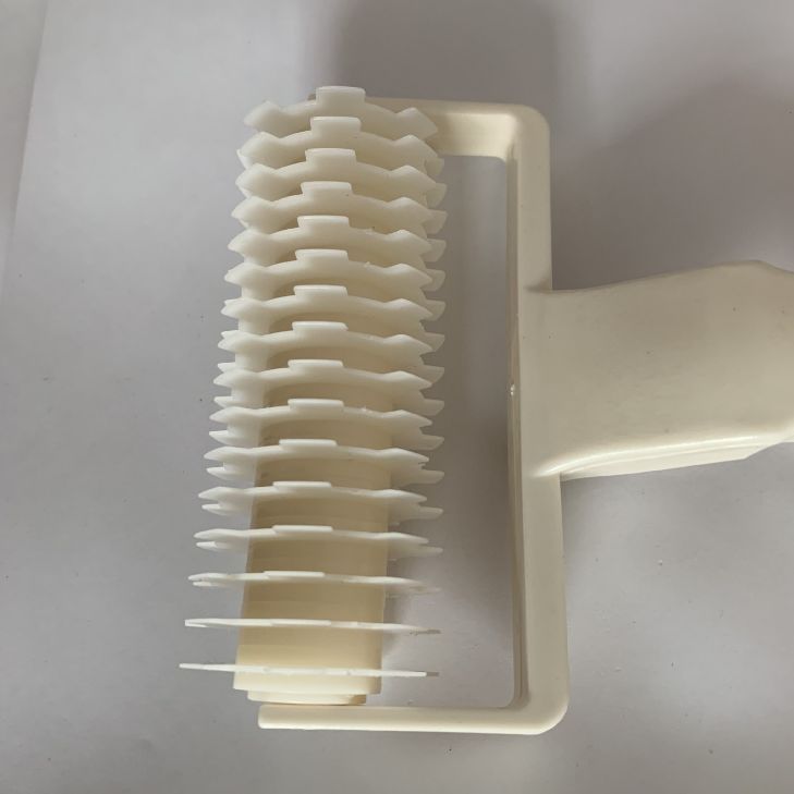 Plastic mesh knife