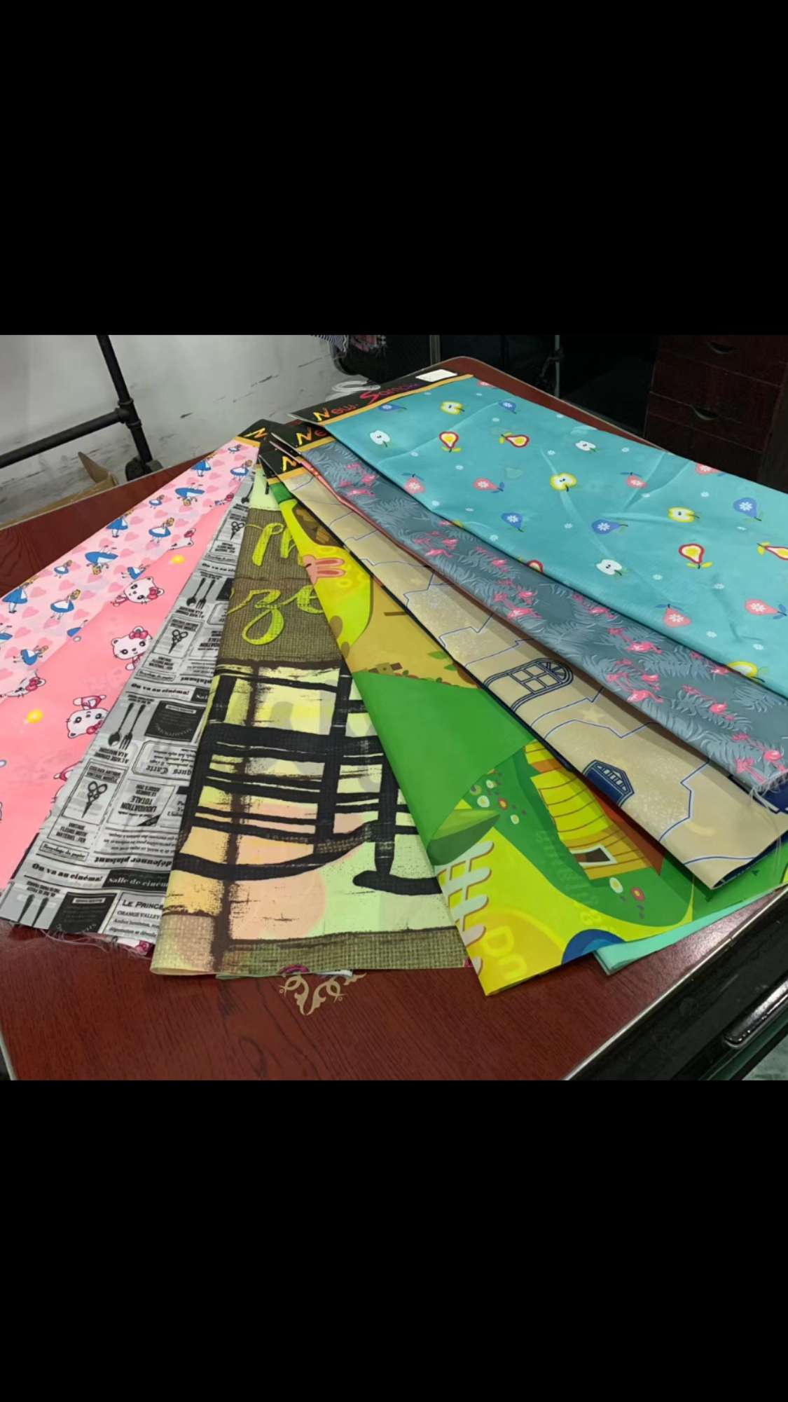 Factory direct sales, hot sales across the entire network, large quantities of Oxford printed fabric, eco-friendly children's tents, home makeup storage, travel luggage fabric lining Specification image