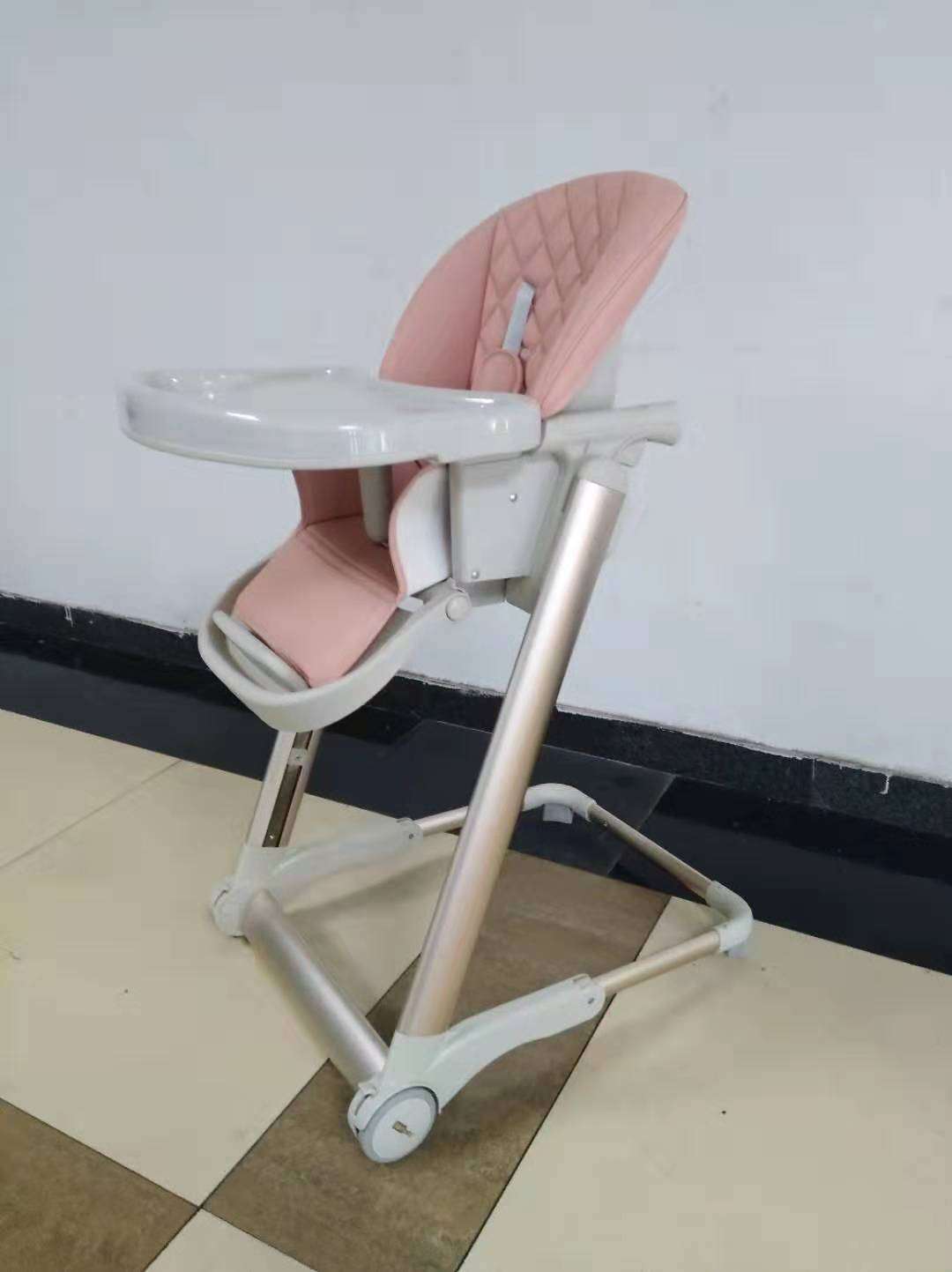 婴儿床产品图