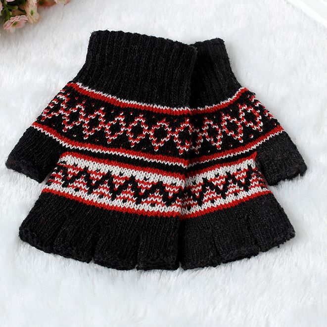 Direct sales from the manufacturer of best-selling, fashionable and durable gloves. Practical and trendy, made of genuine materials, suitable for both men and women. 186 new styles of gloves available