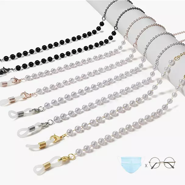 Rose Angel drew fashionable pearl glasses, pendant chains and mask chains, which became Internet bestsellers