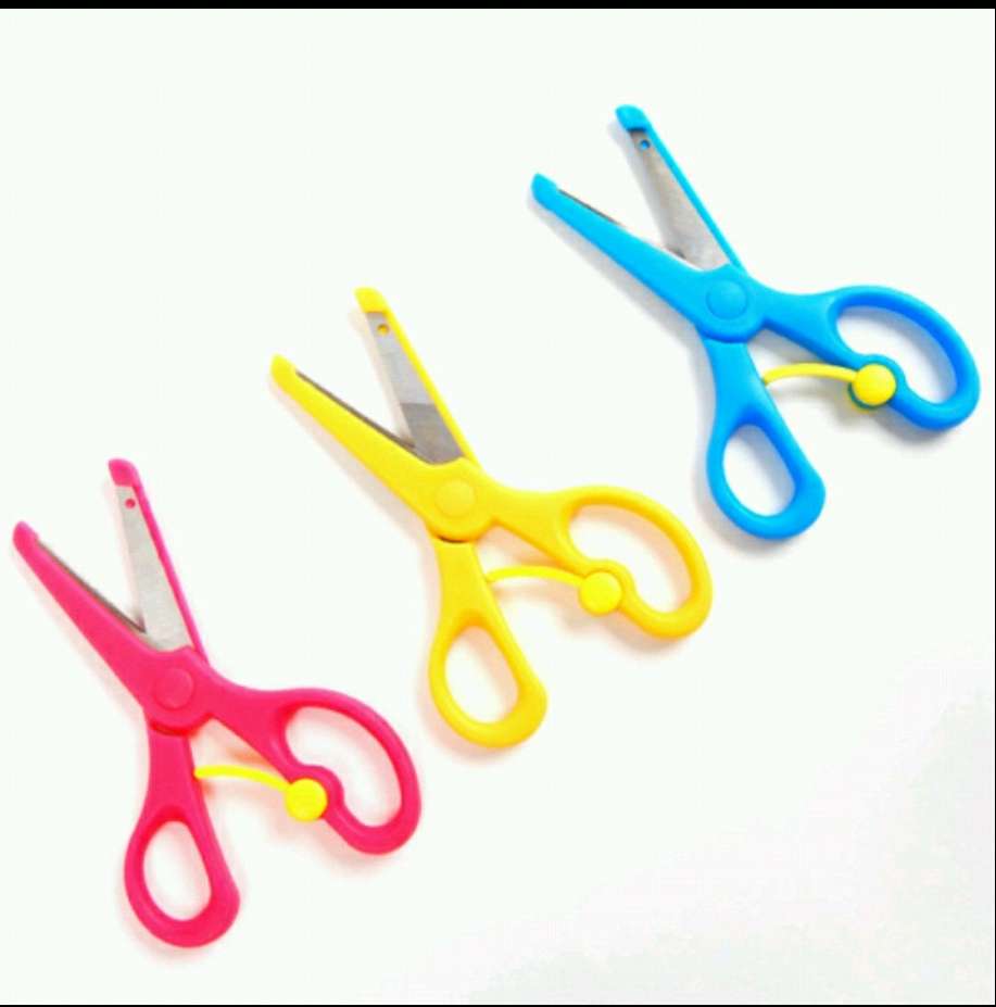 Office and educational knives and scissors, stationery scissors, 5-inch spring scissors, student safety scissors, office and cultural binding desk knives, graphic design scissors, student scissors, children's educational scissors details Picture