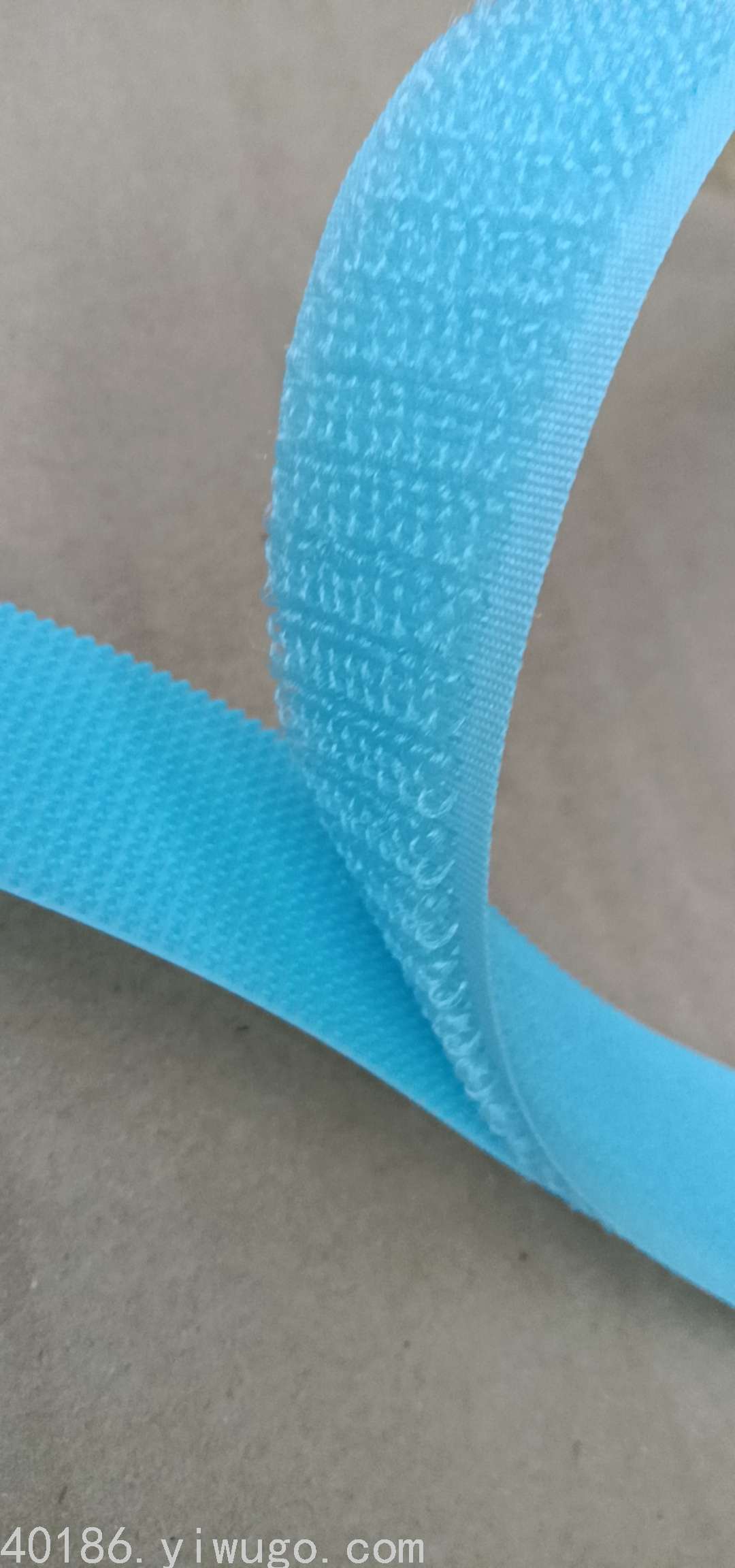 Velcro Adhesive Buckle With Color Injection Hook Without Scratching Hair 2 details Picture