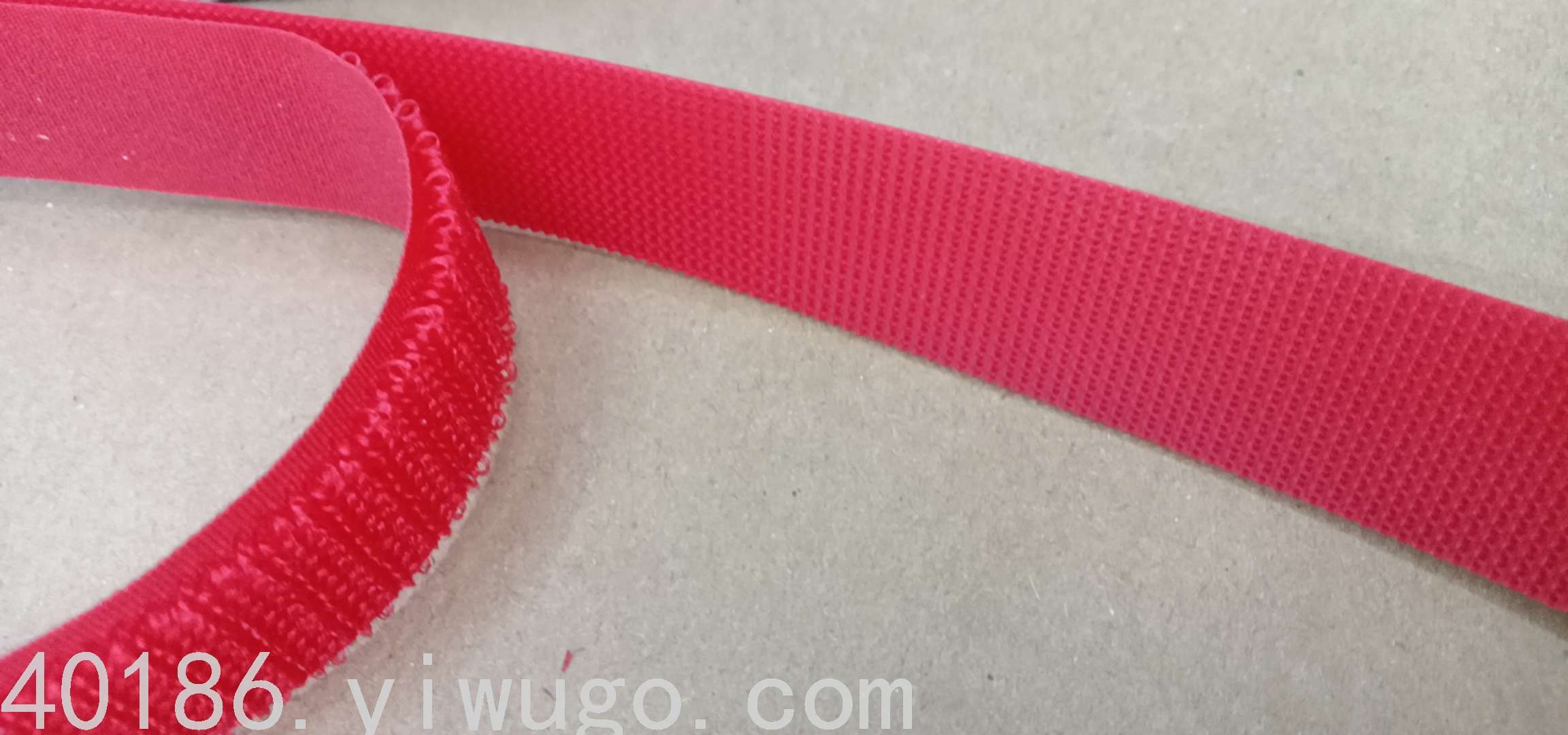 Velcro Adhesive Buckle With Color Injection Hook Without Scratching Hair 2 Application Scenario