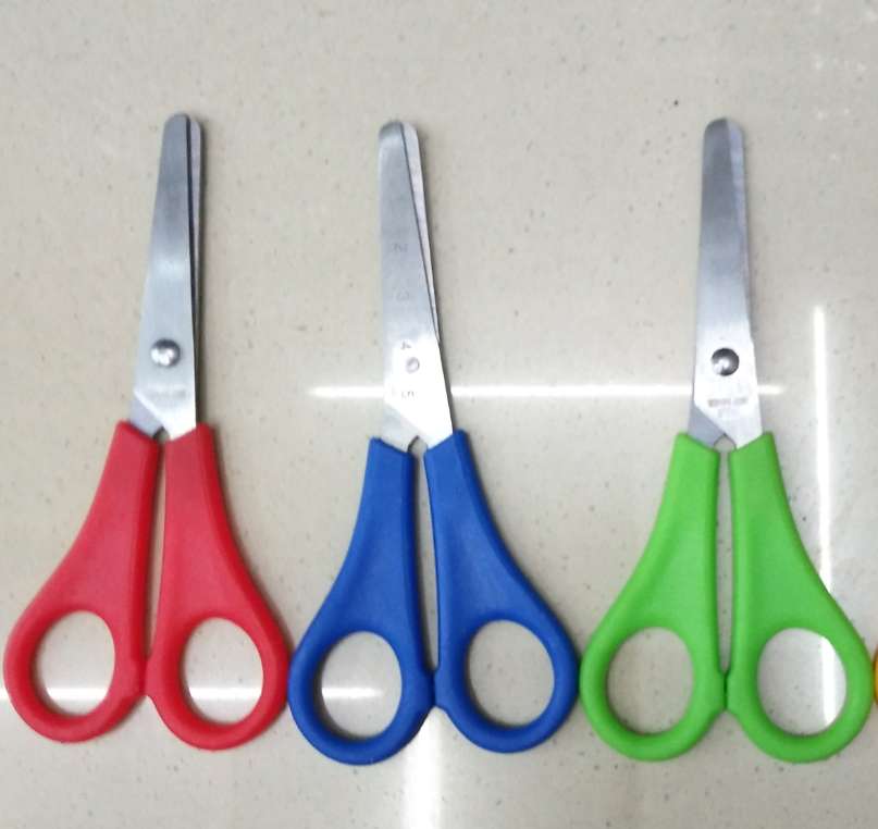 Five-inch cut scissors, student scissors, office student scissors, stationery and educational supplies scissors, children's scissors, children's handicraft scissors, hardware knives and scissors, office and sports hardware tools scissors details Picture