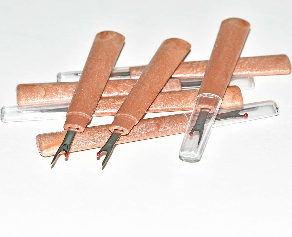 A wire breaker with a wooden handle, a large-sized wire remover details Picture