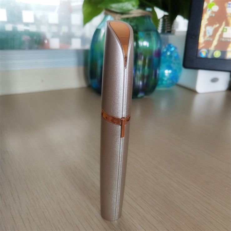 Electric eyebrow trimmer