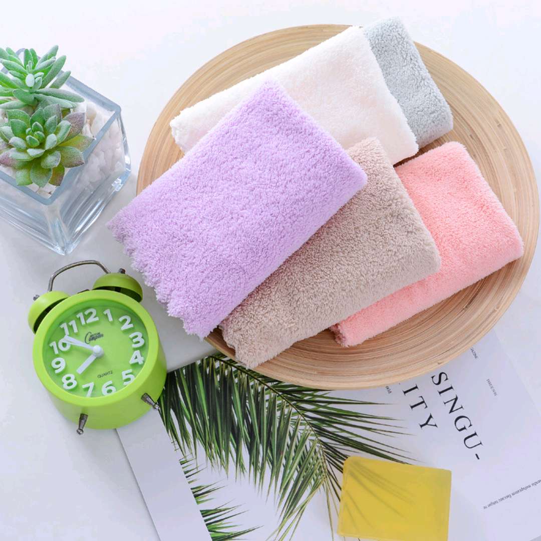 Yiwu good goods plain color high-density coral wool square towel 30*30cm soft absorbent household face wipe towel cleaning towel Application Scenario
