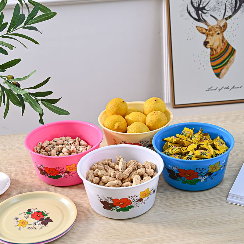 Plastic food storage boxes for fruits, grains and cereals, food storage boxes with LIDS, snack and candy boxes, and covered bowls. The 011 series comes in 6 sizes, and this size is the largest Application Scenario