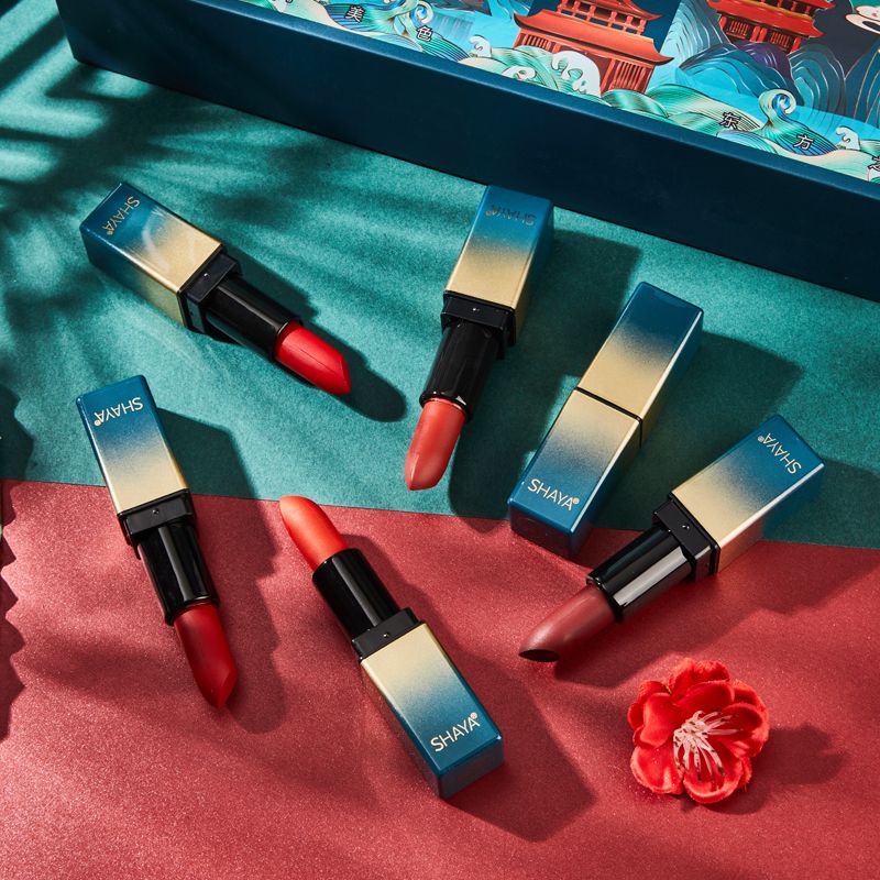 The live-streaming of SHAYA's Chinese-style trendy lipstick set features a ten-color makeup and a gift box with a matte finish that won't fade details Picture