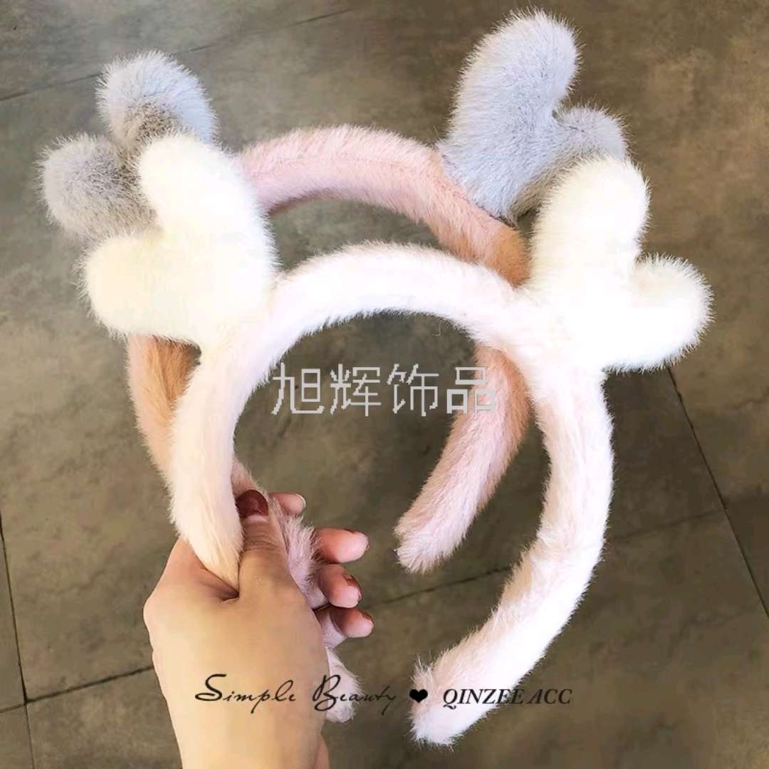 韩版珊瑚绒发/法兰绒洗脸化/新款韩国兔耳白底实物图