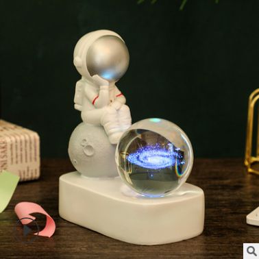 Creative resin astronaut crystal ball light night light