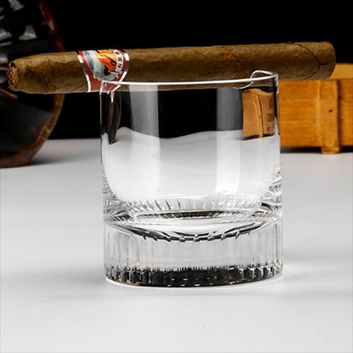 Creative artificial grooved blow-molded engraved round cigar cups, crystal glass whisky cups, bar spirits beer cups