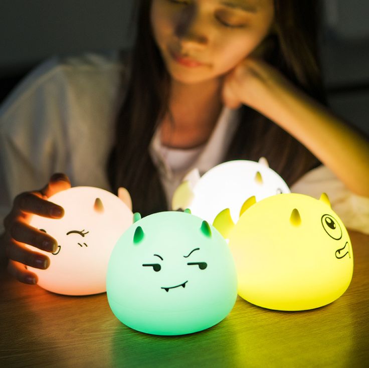 led night light creative Q-shaped little devil seven-color silicone lamp details Picture