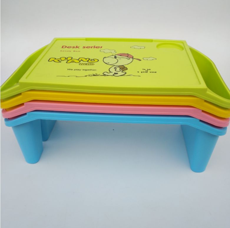 塑料儿童学习桌白底实物图