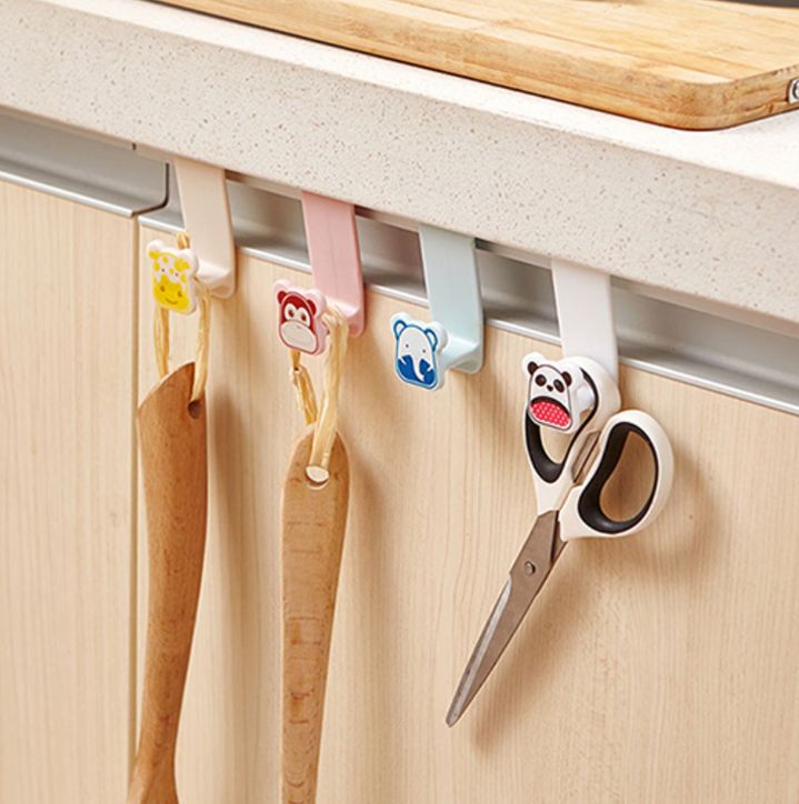 Convenient garbage bag hooks, kitchen plastic bag hooks, and hand-held bag storage hangers behind cabinet doors