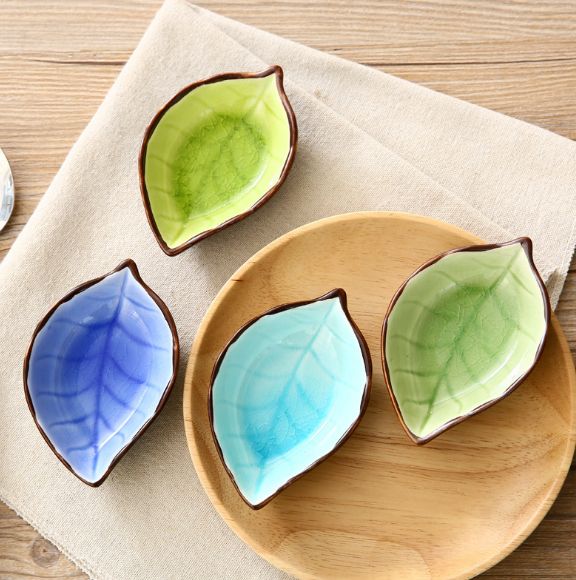Creative ceramic small plates details Picture