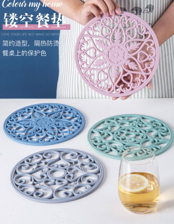 Hollow silicone placemats