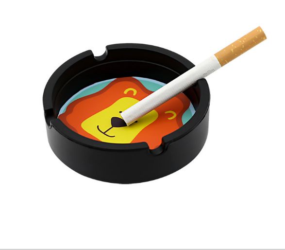 家用烟灰缸实物图