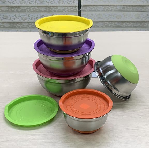 A set of 5 mixing bowls Application Scenario