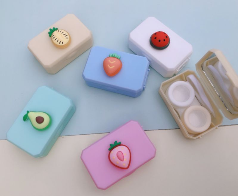 Portable cartoon resin patch contact lens case, a cute new style of beauty contact box for Instagram girls Application Scenario