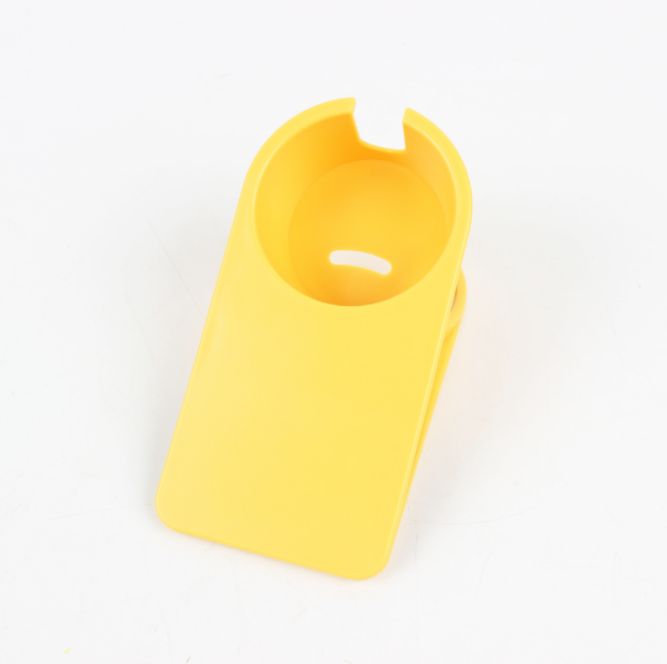 كأساً من الماء على المنضدة Specification image