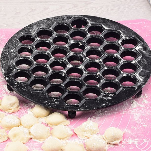 The dumpling maker
