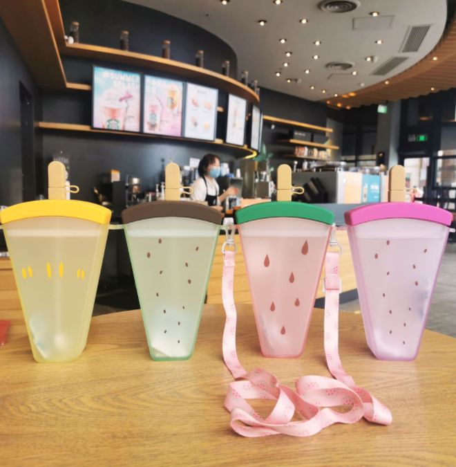  创意西瓜杯塑料吸管杯产品图