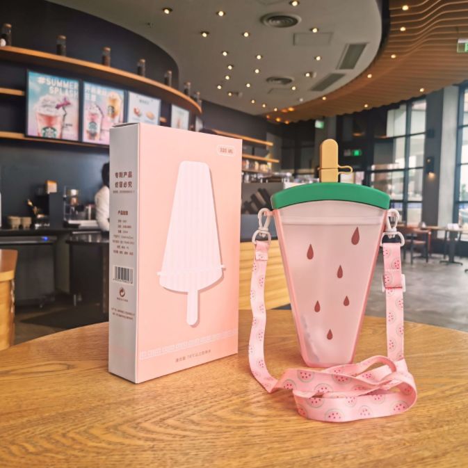 塑料杯实物图