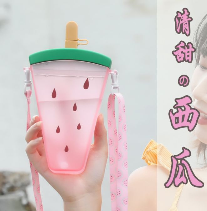  创意西瓜杯塑料吸管杯白底实物图