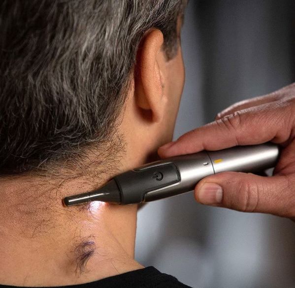 A handheld razor trimmer Specification image