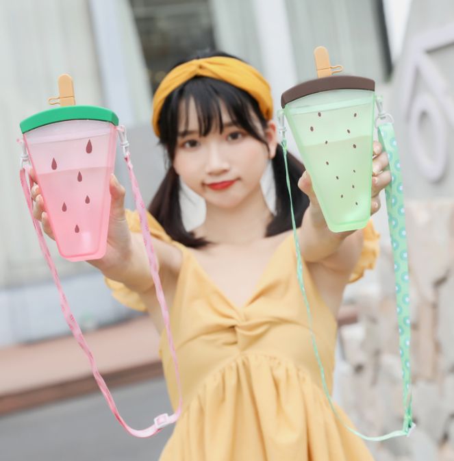  创意西瓜杯塑料吸管杯细节图