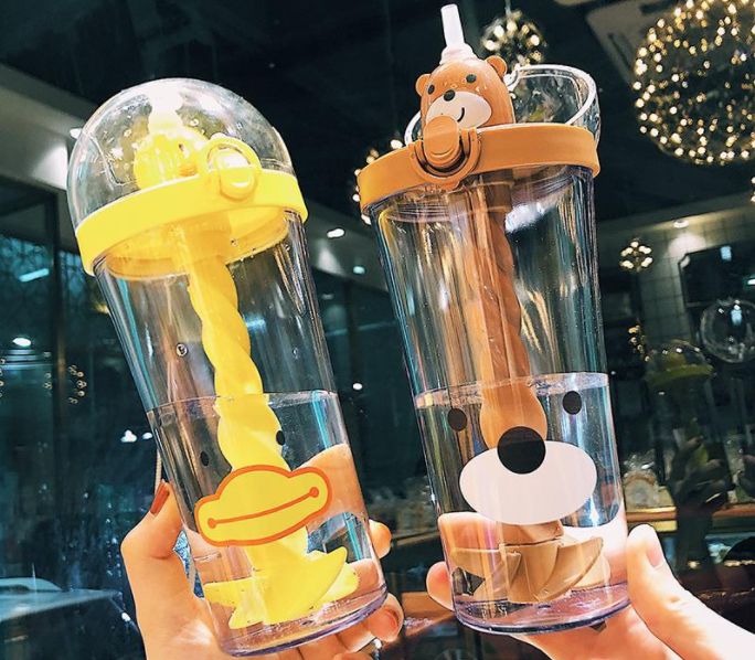 Straw cup stirring water cup