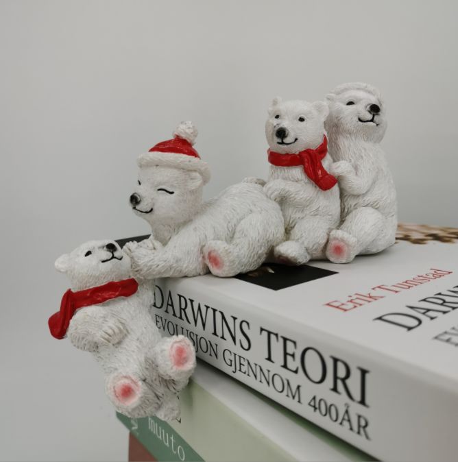 Polar bears and black bears come to the rescue, shelf nannies, resin tabletop ornaments Item Picture