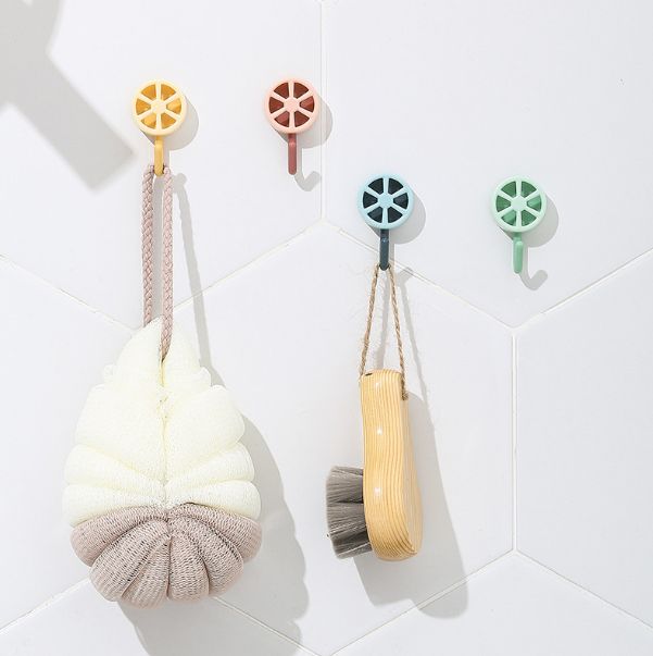 免打孔挂钩白底实物图