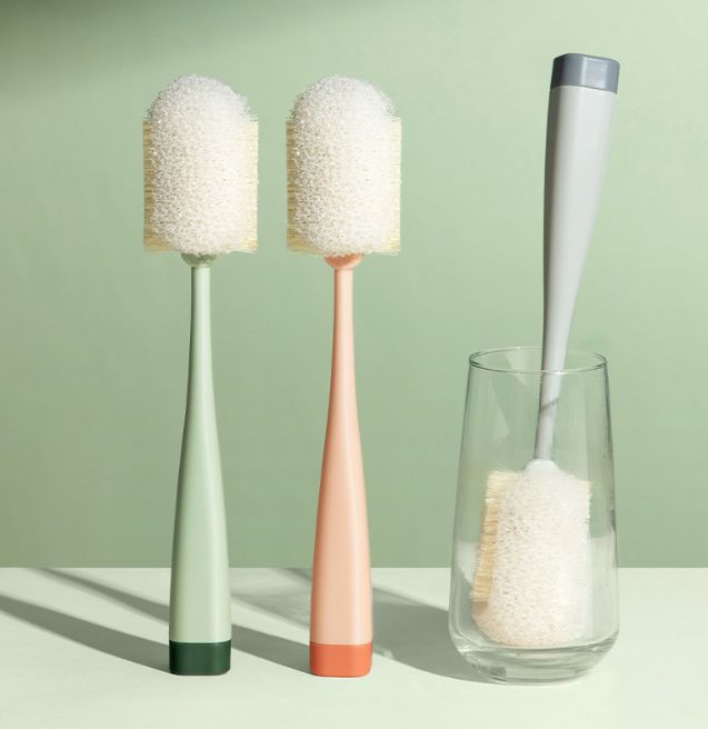 Small cleaning brushes for export