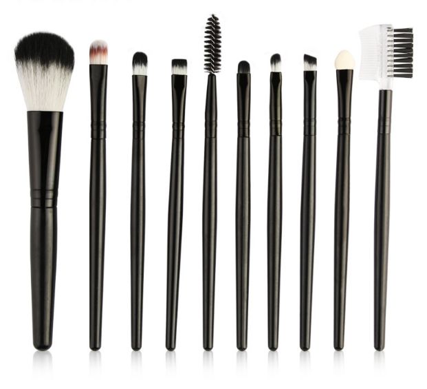 A set of 10 makeup brushes for export Application Scenario