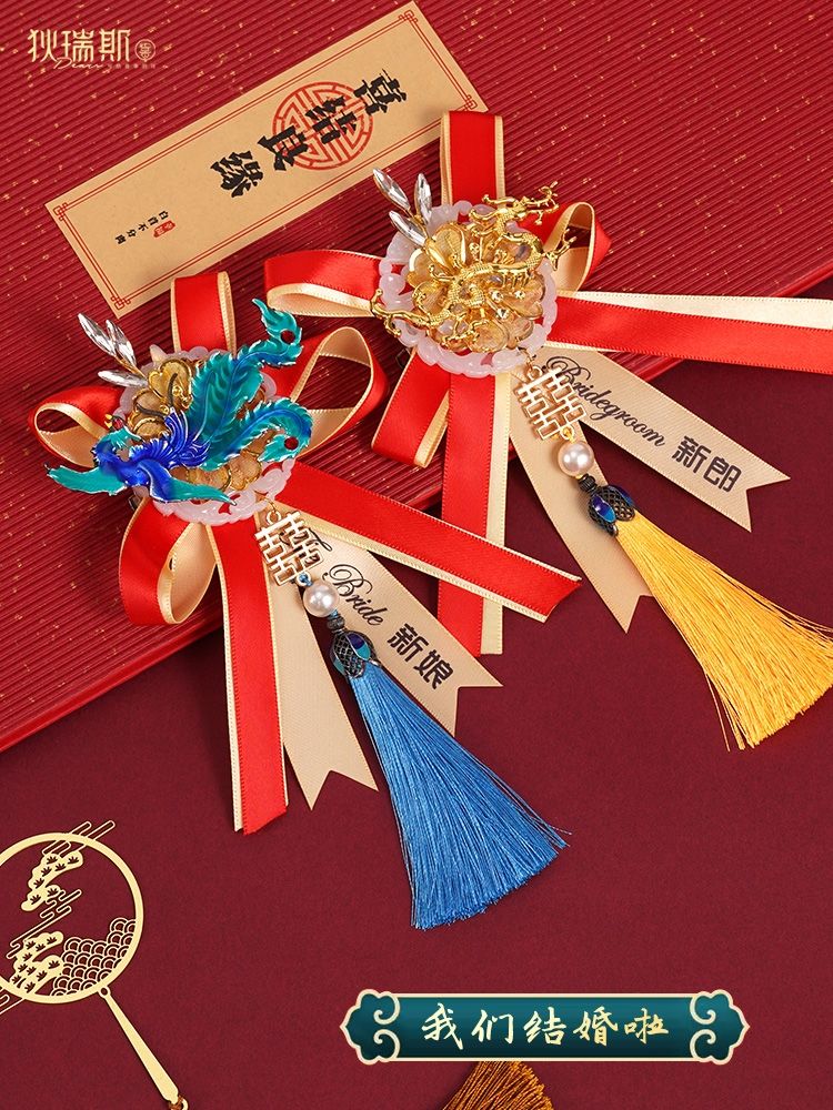 Brooch details Picture