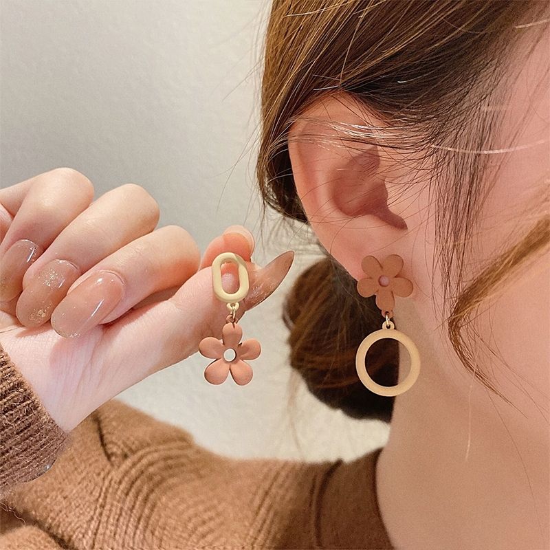 Earring Woman new circle earring niche design high sense earring Cool earring flower earring