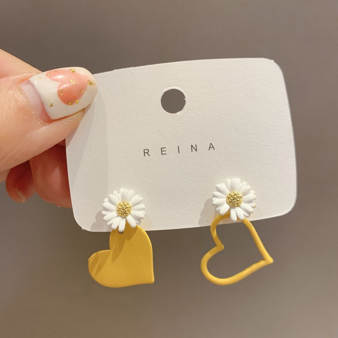 Earring Girl New Daisy earring niche design high sense earring Cool earring heart earring