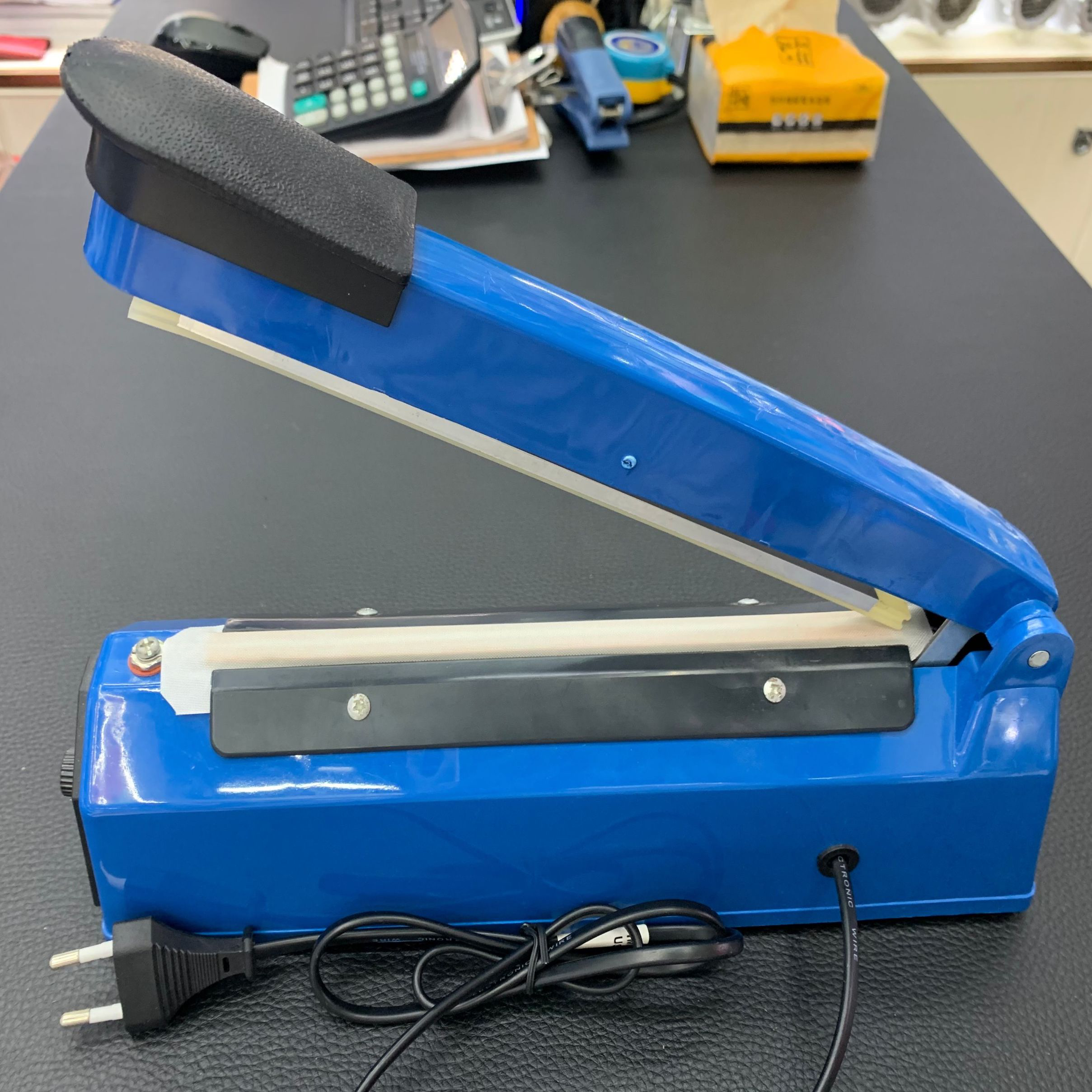 Hand pressure plastic case sealing machine Mask sealing machine Packaging machine electric heating wire thumbnail