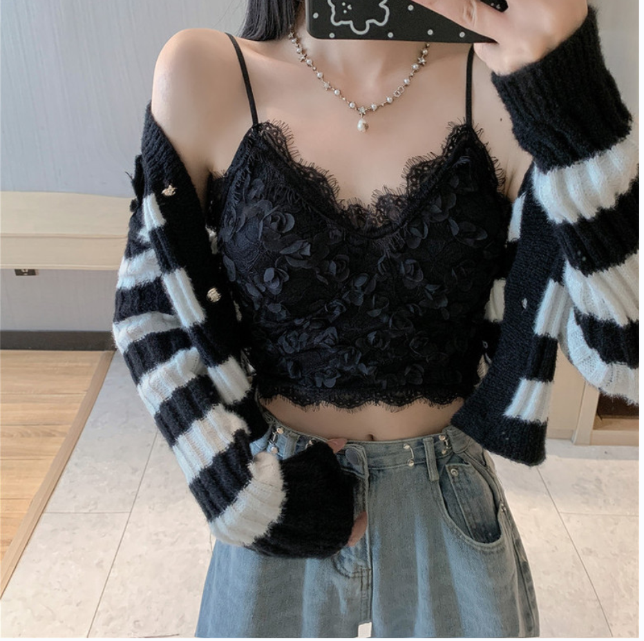 This is a pure and elegant French lace top with a beautiful back and a halter top. It is designed with a small vest inside and a short, unique and sweet spicy top worn outside Application Scenario